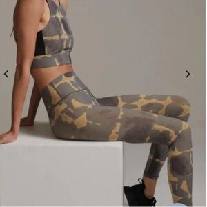 Varley Luna Legging in Golden Tie Dye Size Medium